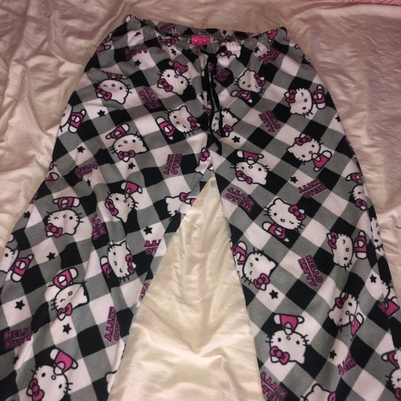 hello kitty pajamas - Picture 2 of 4